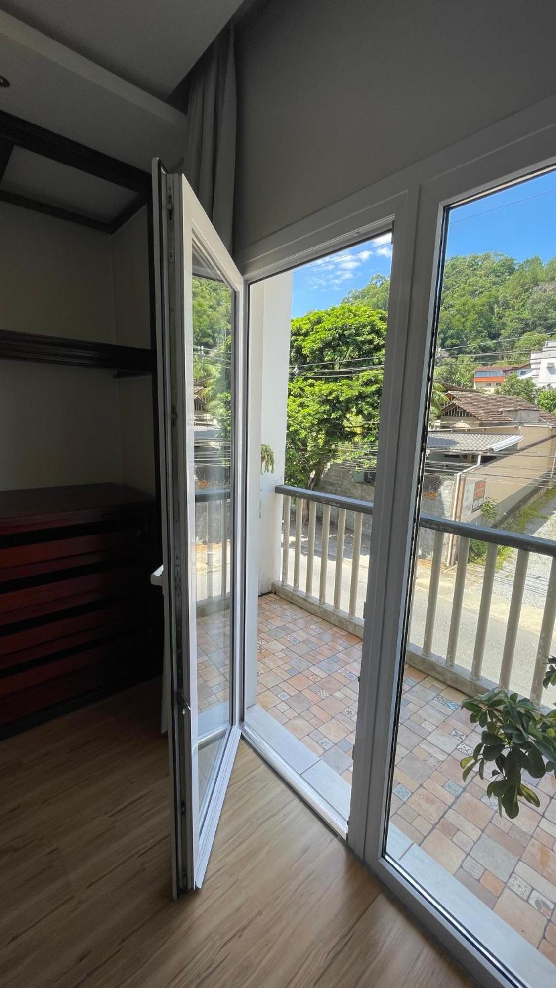 Ap 5min Da Germanica 3 Quartos Todo Climatizado Com Berco * Blumenau